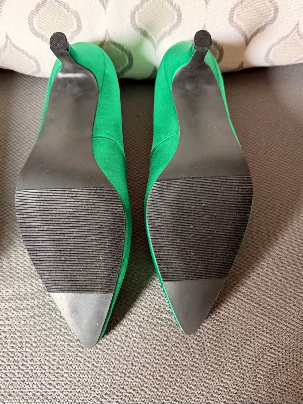 Emerald Satin Pointed Pumps with Pearl & Gold Ring